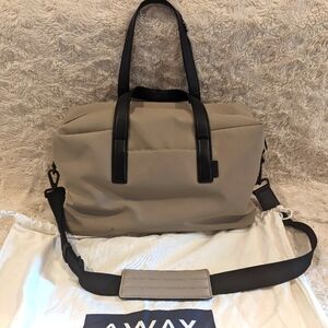 AWAY The Everywhere Bag, beige in excellent condition. Like new!
